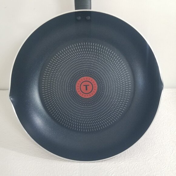 T-Fal Red Heat Mastery Non-Stick11" Skillet Saute Fry Pan Pour Spout Sides - Picture 3 of 13